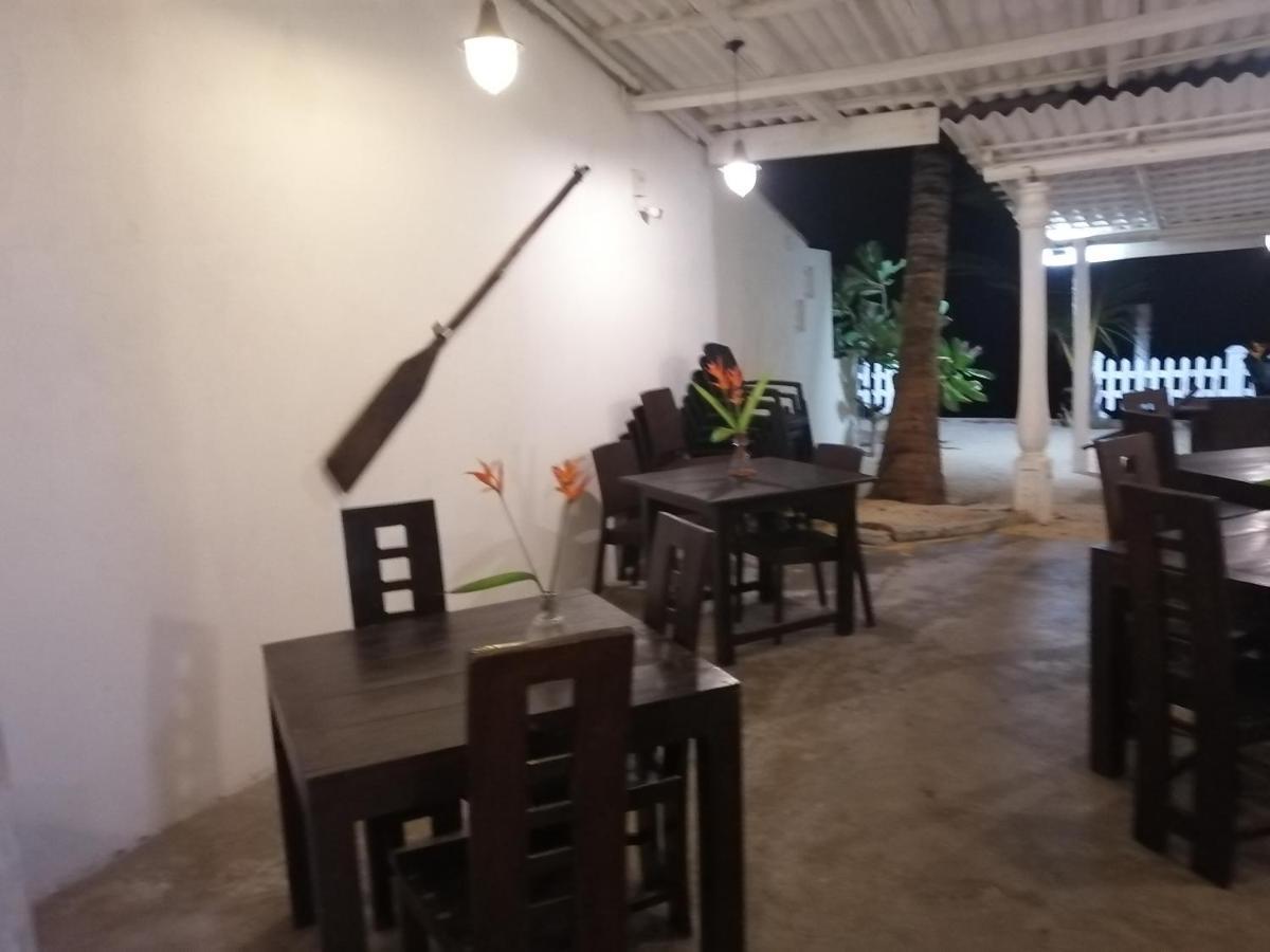 Happy Beach Villa Resort Unawatuna Exterior photo