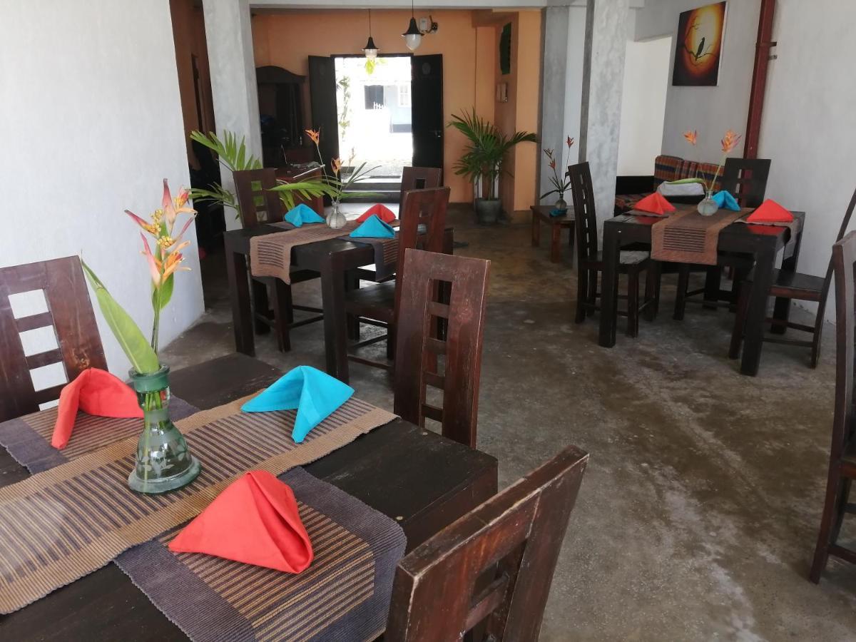 Happy Beach Villa Resort Unawatuna Exterior photo