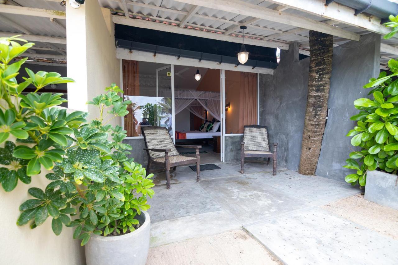 Happy Beach Villa Resort Unawatuna Exterior photo