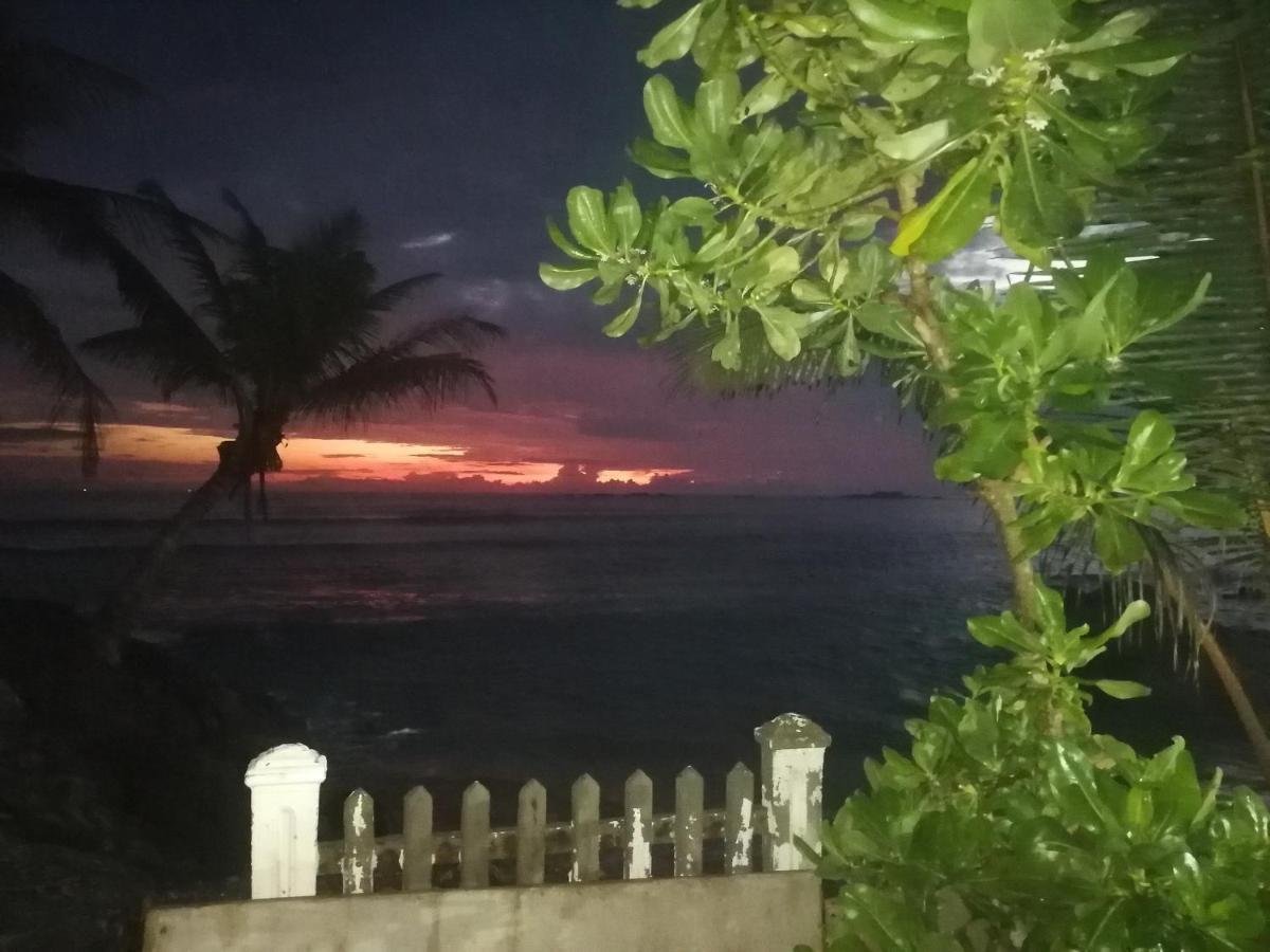 Happy Beach Villa Resort Unawatuna Exterior photo