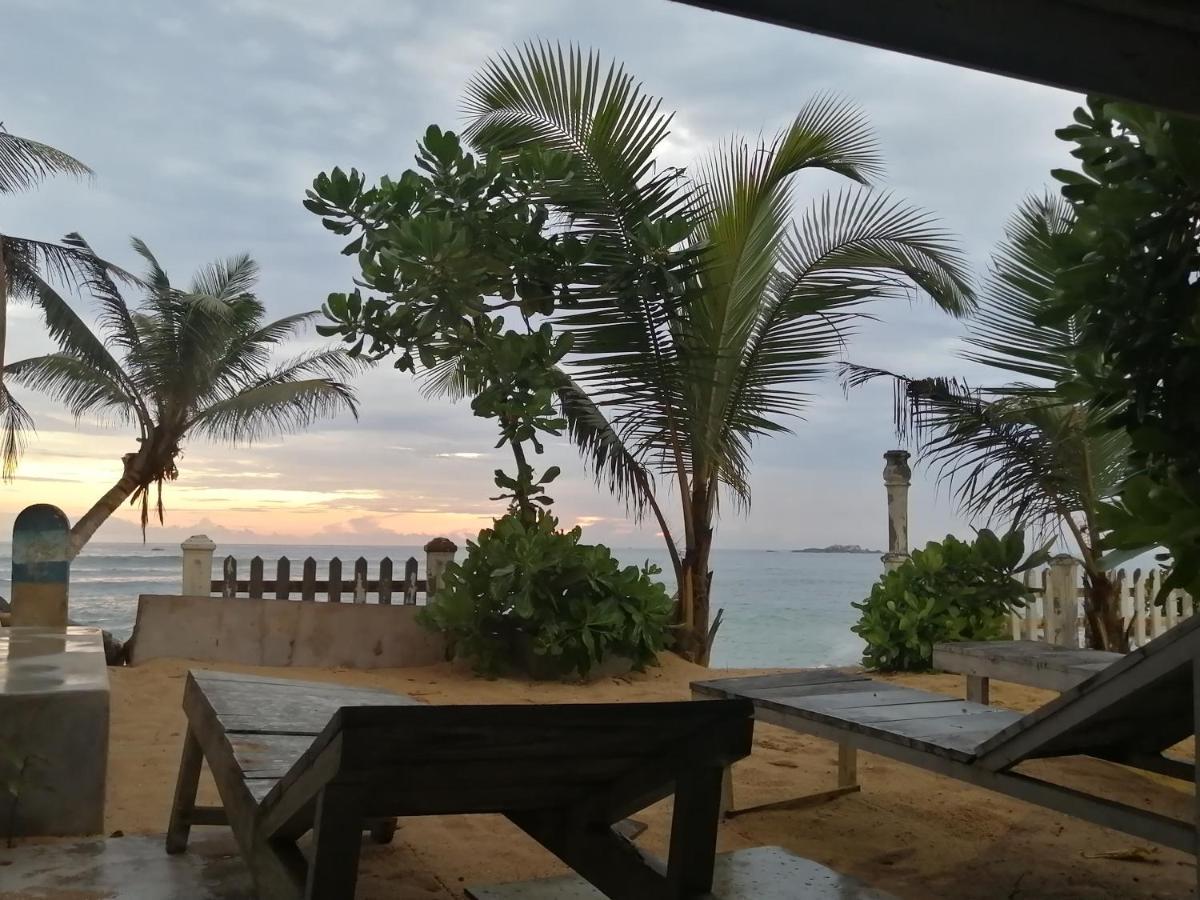 Happy Beach Villa Resort Unawatuna Exterior photo