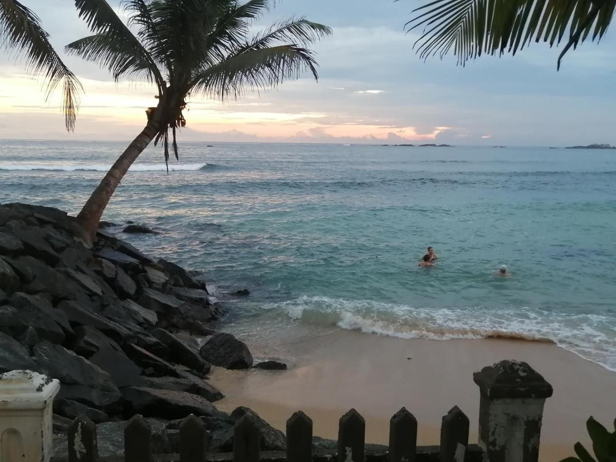 Happy Beach Villa Resort Unawatuna Exterior photo