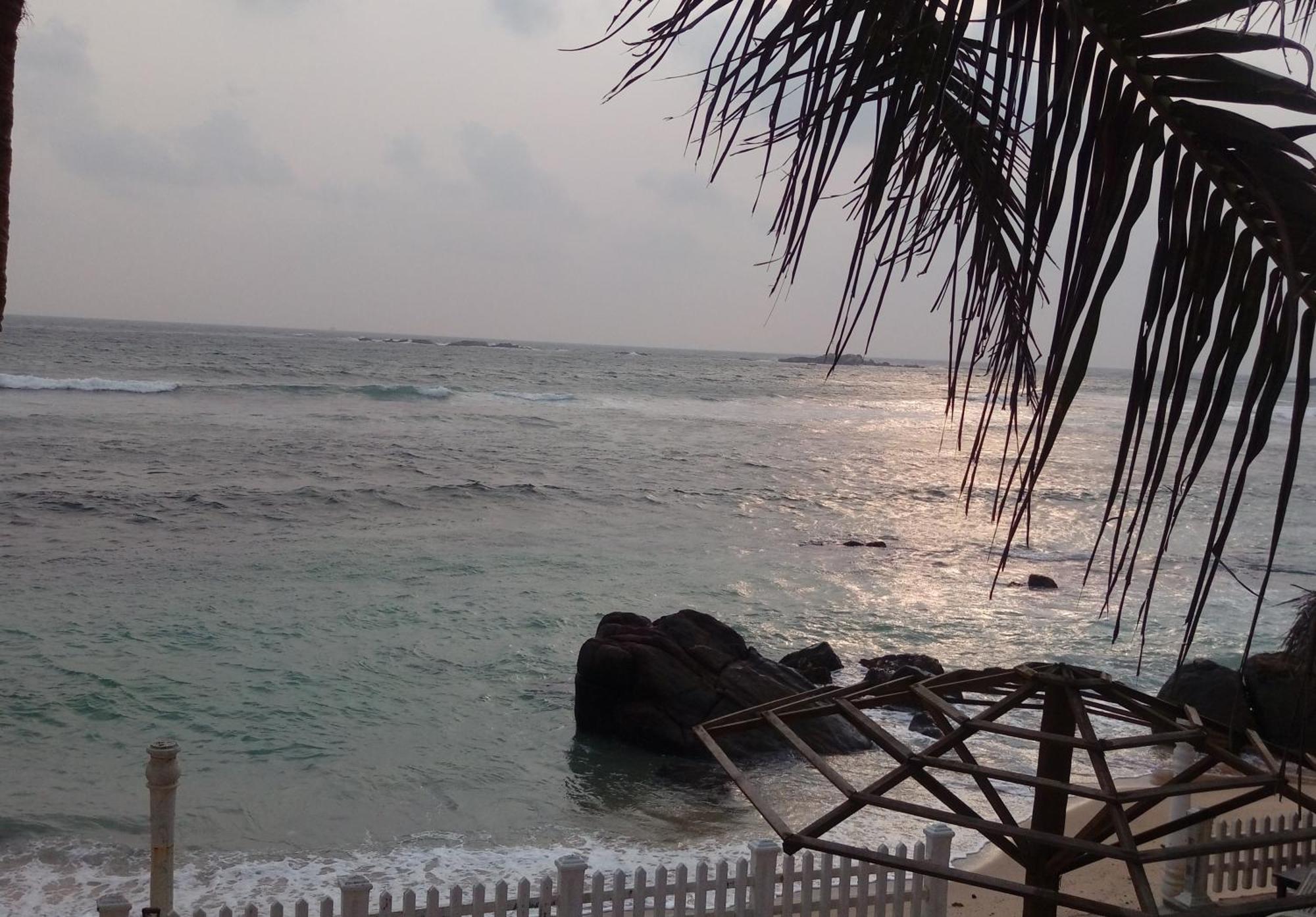 Happy Beach Villa Resort Unawatuna Exterior photo